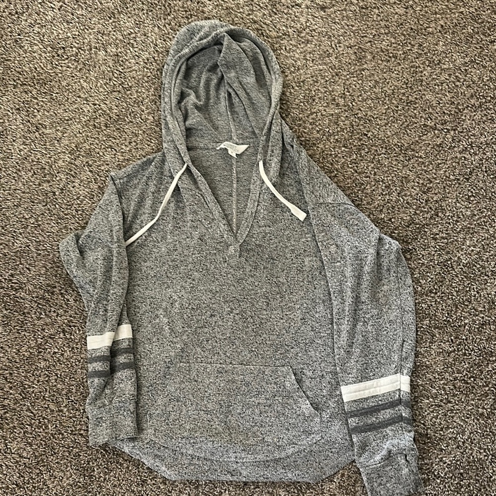 Market & Spruce Gray V-Neck Sweater Soft Knit